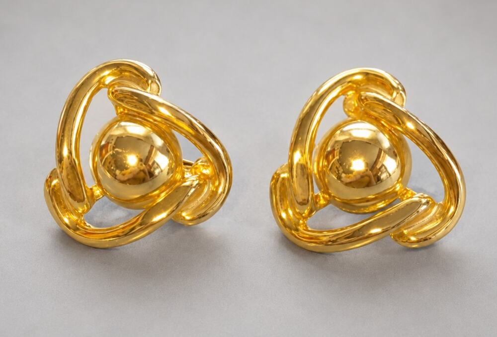 Vintage 1980s Chunky Stylized Flower Clip On‎ Earrings Gold-tone Large gc28